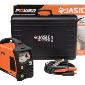 JASIC POWER ARC 160 PFC Wide Voltage JPA-160PFC inklusive en svetsmaskin, bärväska och anslutningskablar, visas med förpackningslådan i bakgrunden.